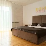 гражда 홀리데이파크 *